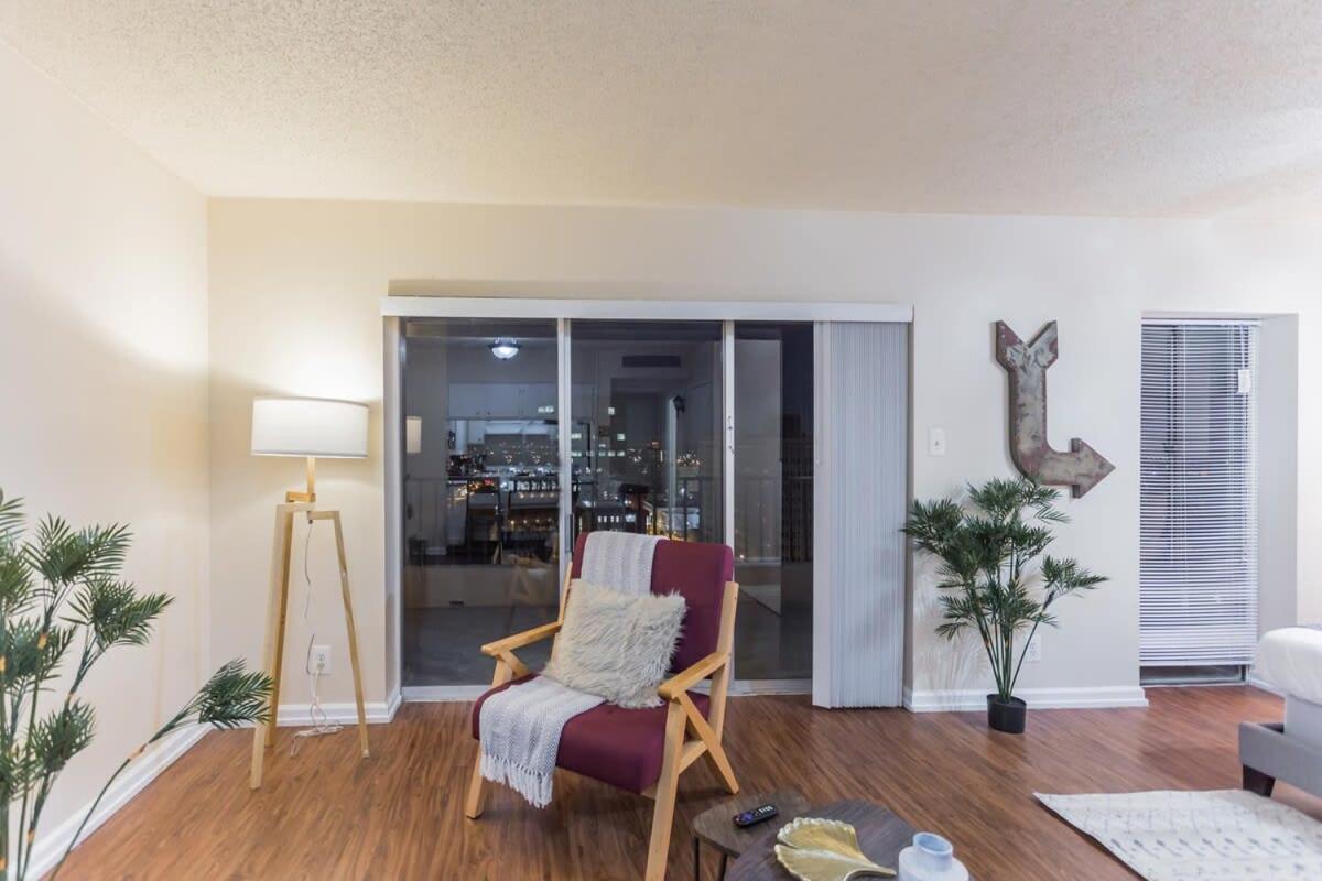 Affordable Downtown Memphis Apartment W Views Exterior photo